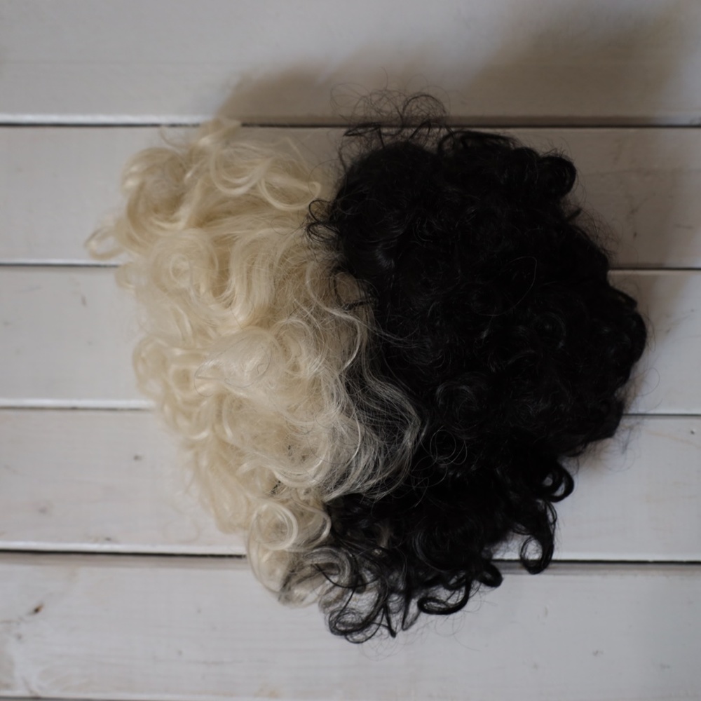 Topcosplay Cruella Wig Short Curly Black and Blonde Cosplay Wig